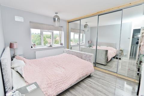 33 Warden Avenue, Romford, RM5 2SP