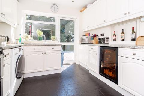 5 Fosterdown, Godstone, RH9 8BQ