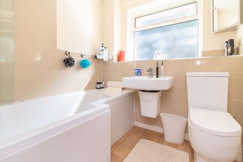 5 Fosterdown, Godstone, RH9 8BQ