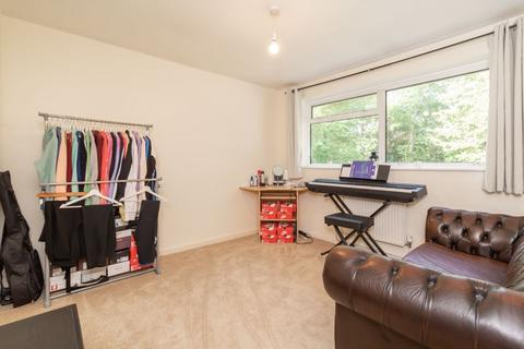 5 Fosterdown, Godstone, RH9 8BQ