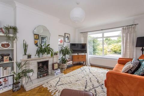 28 Beechwood Drive, Penarth, CF64 3QZ