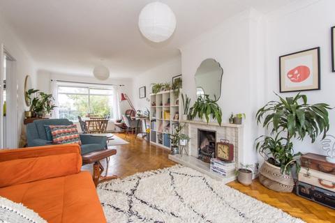 28 Beechwood Drive, Penarth, CF64 3QZ