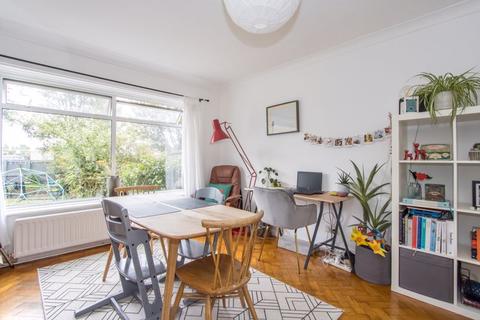 28 Beechwood Drive, Penarth, CF64 3QZ