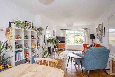 28 Beechwood Drive, Penarth, CF64 3QZ