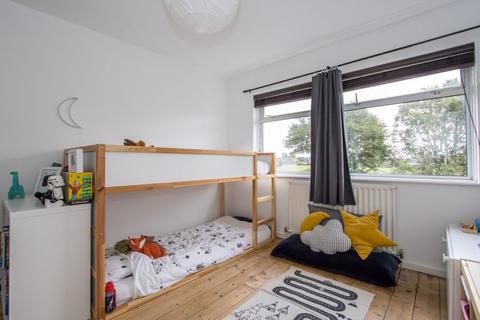 28 Beechwood Drive, Penarth, CF64 3QZ