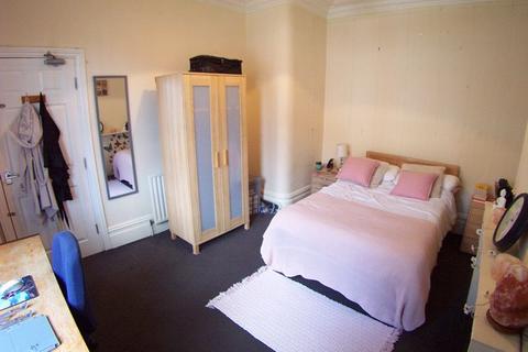 4 Ridgeway Terrace, Leeds, LS6 2HU