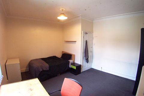 4 Ridgeway Terrace, Leeds, LS6 2HU