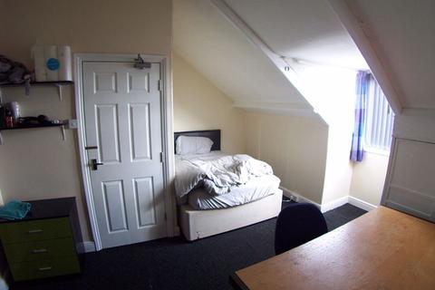 4 Ridgeway Terrace, Leeds, LS6 2HU