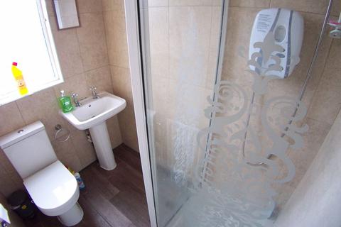 4 Ridgeway Terrace, Leeds, LS6 2HU
