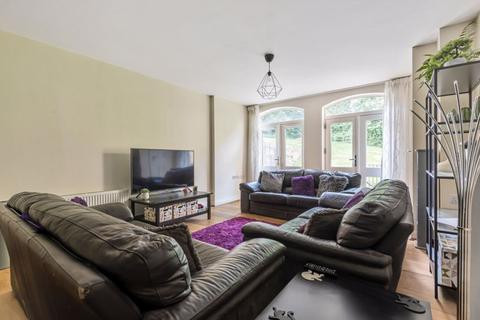 Flat 3, Malvern House, 2 Foxley Road, Kenley, CR8 5FE