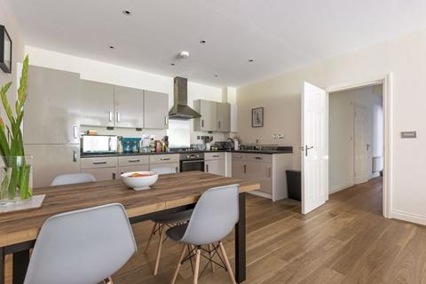 Flat 3, Malvern House, 2 Foxley Road, Kenley, CR8 5FE