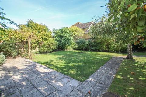 7 Bourne Close, Thames Ditton, KT7 0EA