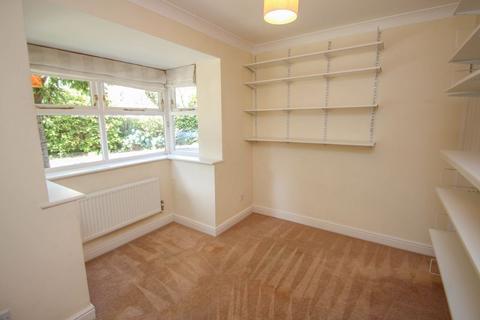 7 Bourne Close, Thames Ditton, KT7 0EA