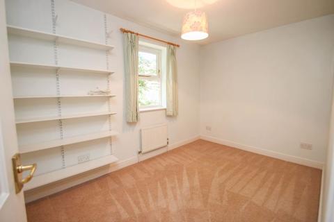 7 Bourne Close, Thames Ditton, KT7 0EA