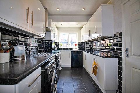 28 Alcester Drive, Willenhall, WV13 3QJ