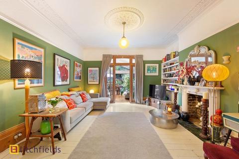 2 bedroom apartment for sale, Ashley Road, Crouch End, London, N19