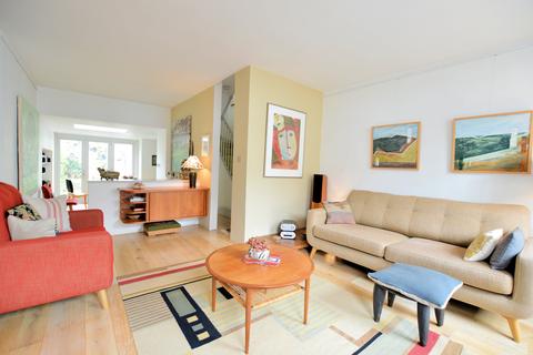 27 Oak Village, London, NW5 4QN