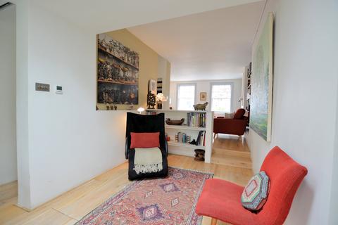 27 Oak Village, London, NW5 4QN
