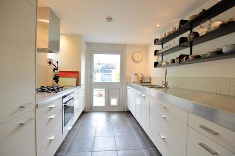 27 Oak Village, London, NW5 4QN