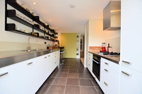 27 Oak Village, London, NW5 4QN