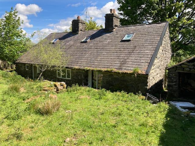 OUTSIDE: Rear or Cottage and garden