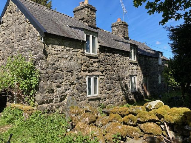 Front of Cottage (a).jpg