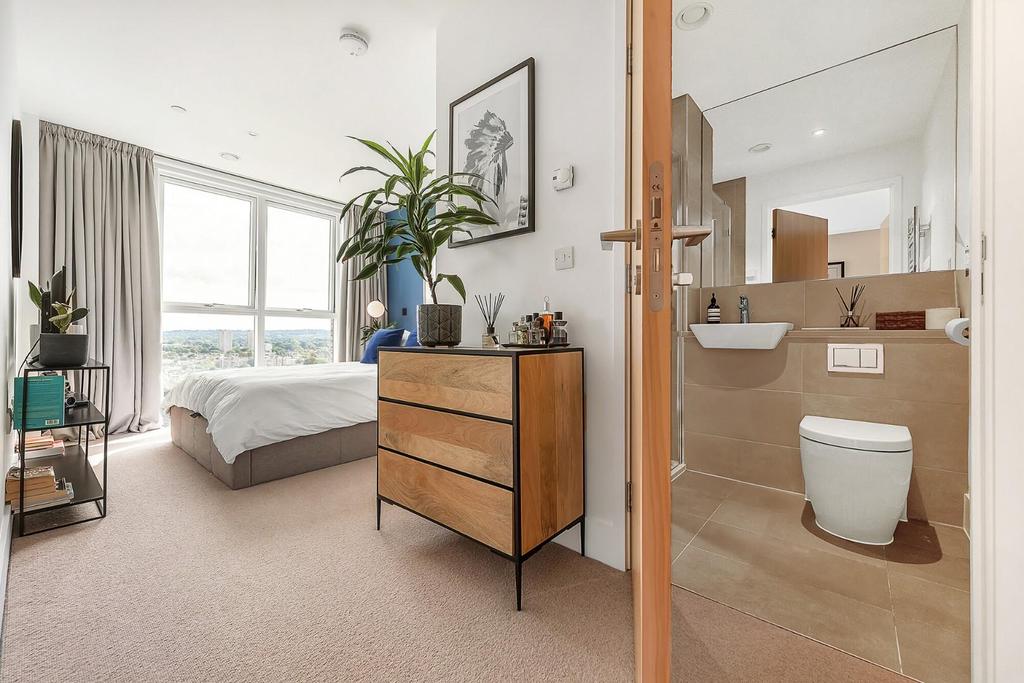 Bedroom (1).jpg