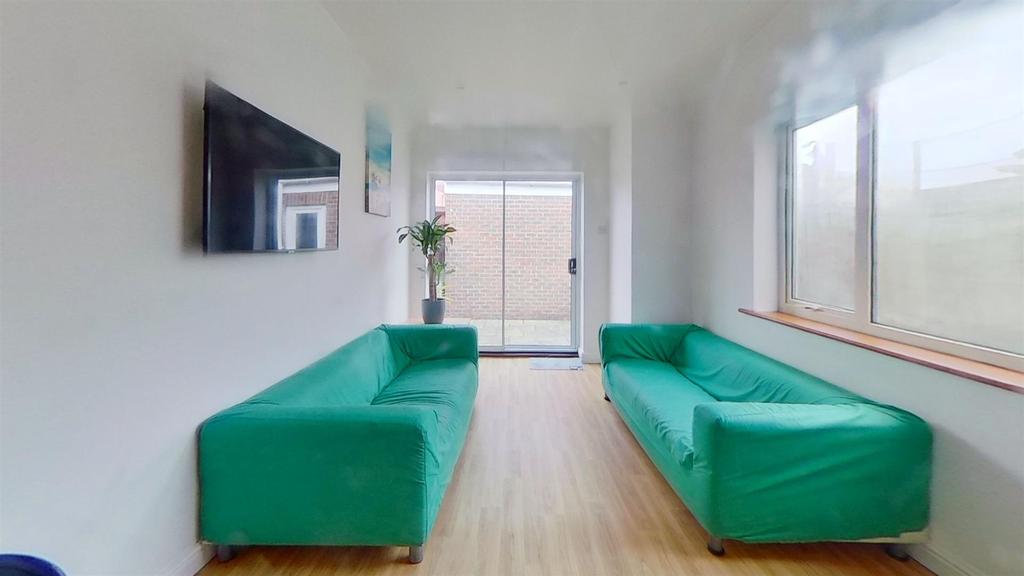 Telephone Road, Southsea, Portsmouth 5 bed house £475 pcm (£110 pw)