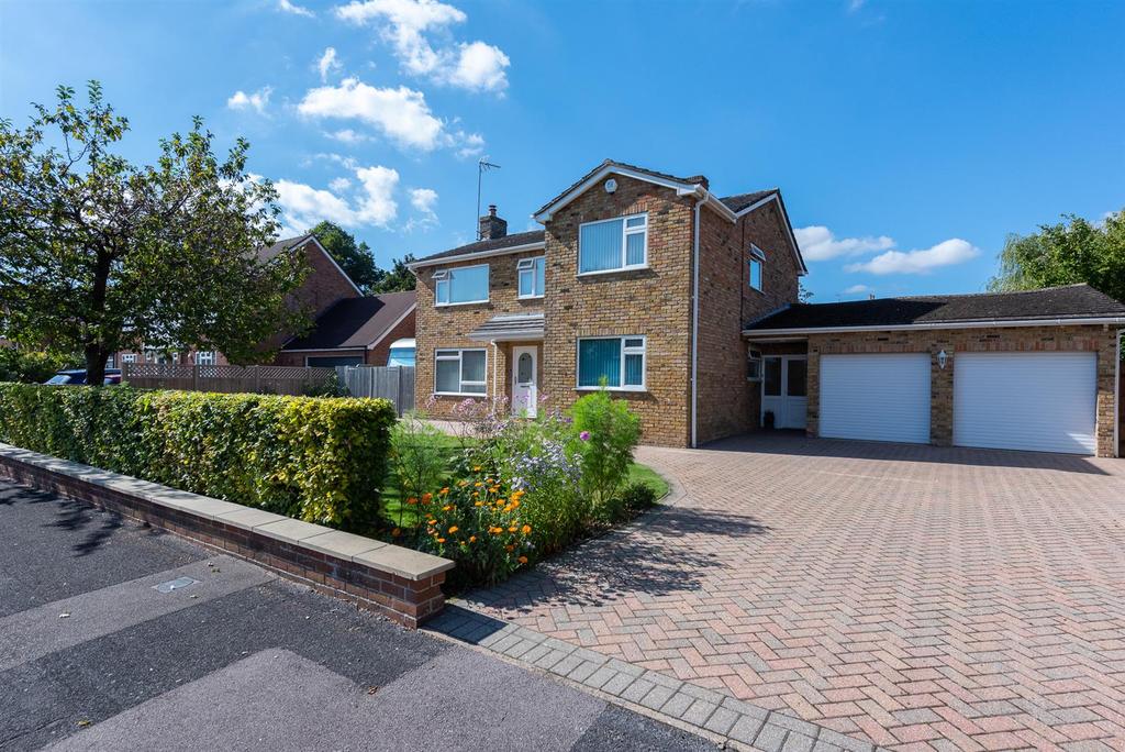 Neville Close, Basingstoke 4 bed detached house £725,000