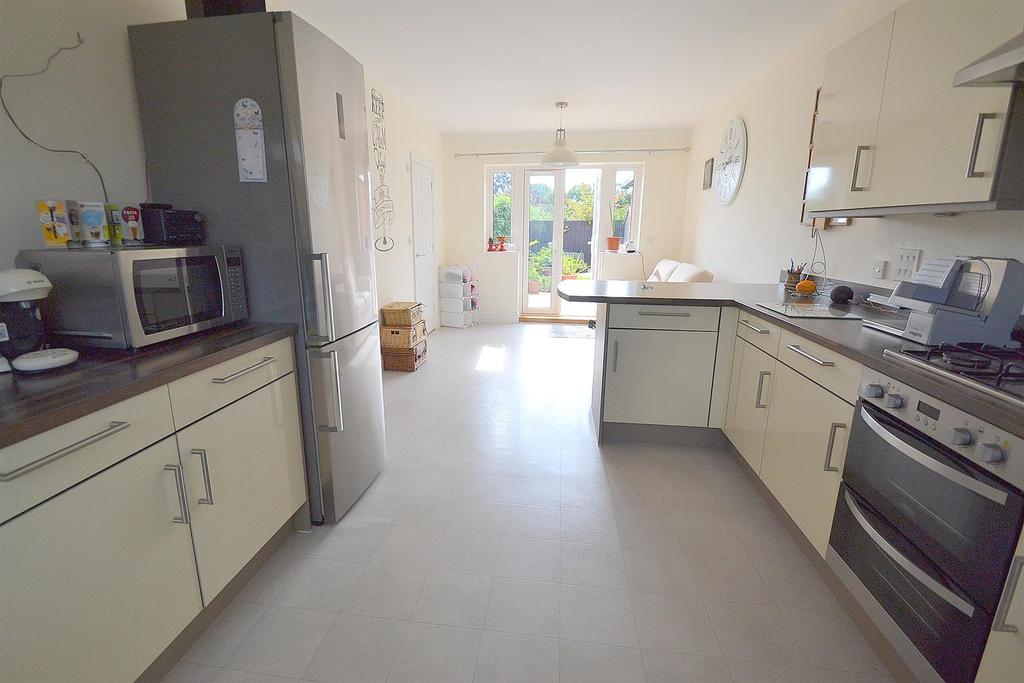 Coach Barn Lane, Ersham Road, Hailsham 4 bed detached house £485,000