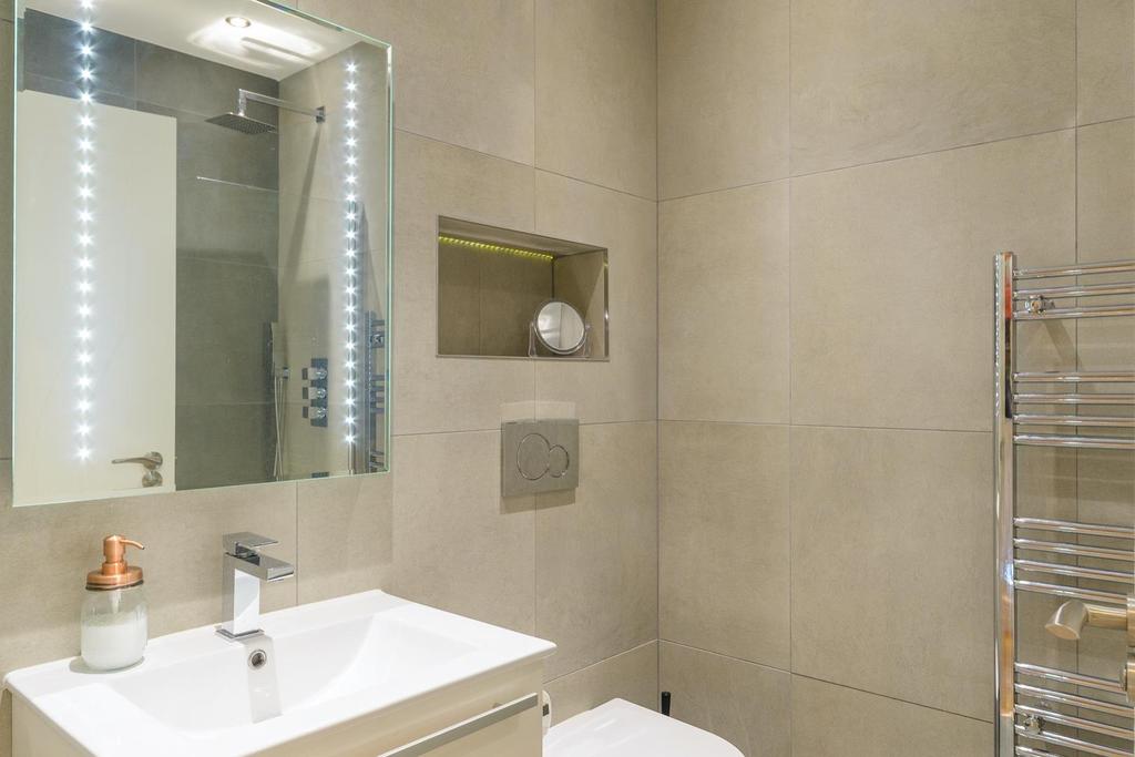 ESUOHMAHNEK71 - Bathroom C.jpg