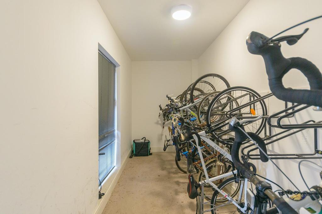 ESUOHMAHNEK71 - Bike Store A.jpg