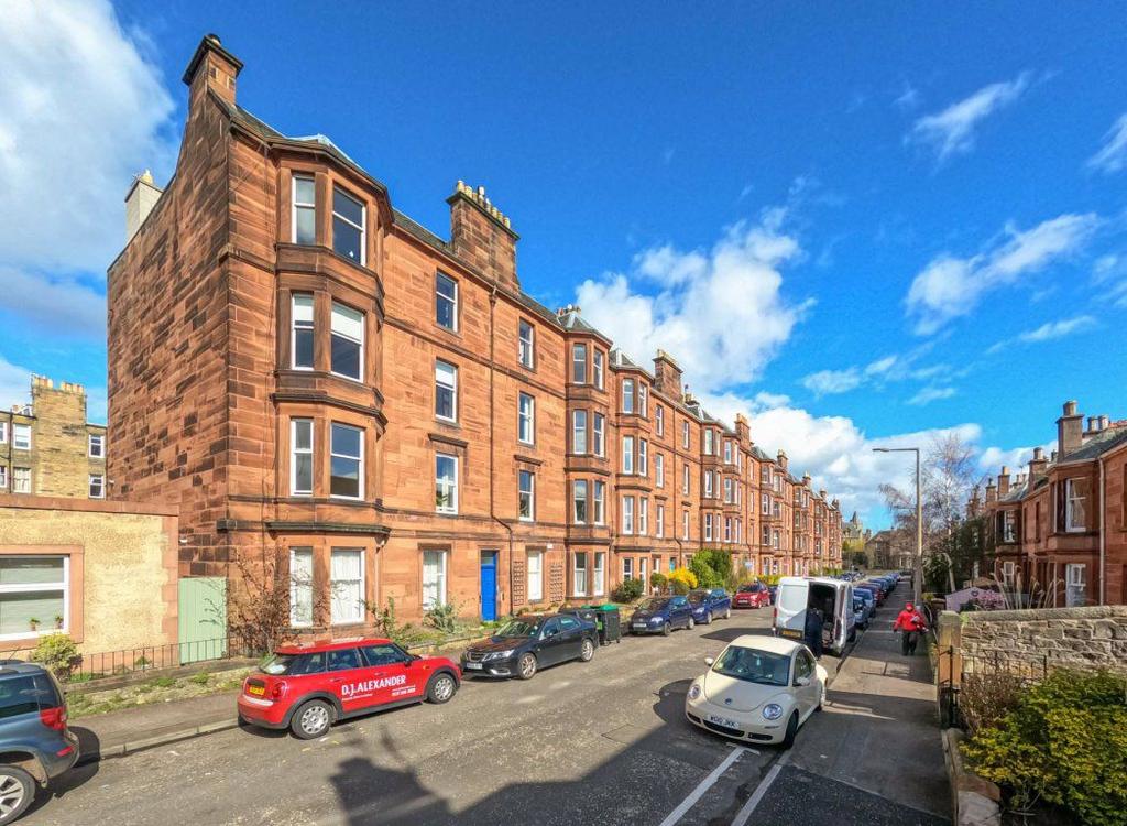 MACDOWALL ROAD, EH9 3ED 2 bed flat £1,050 pcm (£242 pw)
