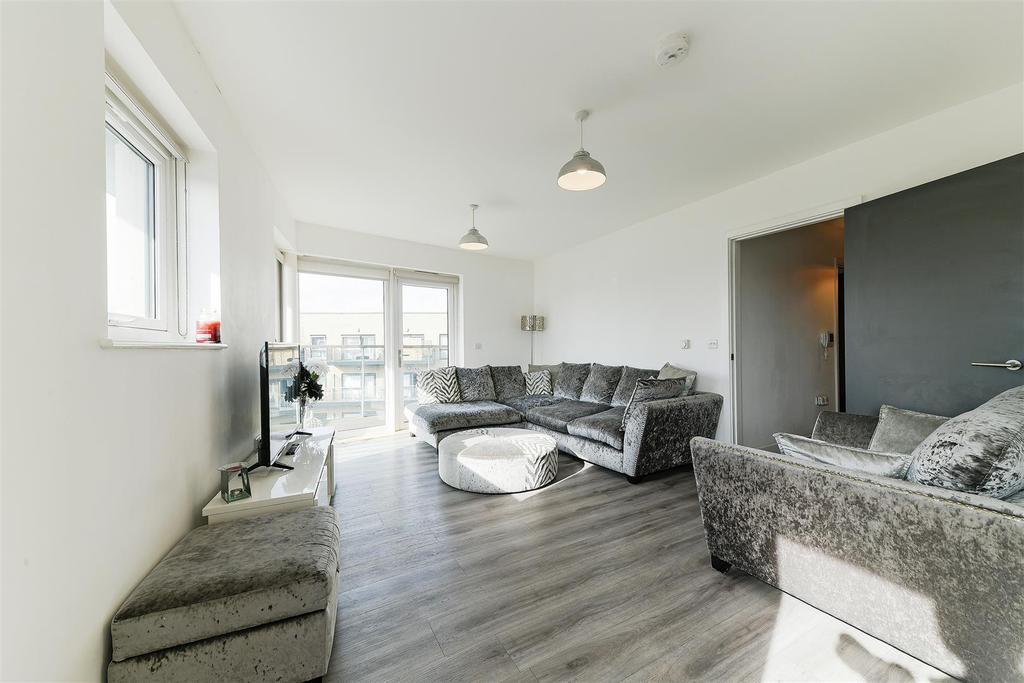 Otter Drive, Carshalton 2 bed apartment £1,300 pcm (£300 pw)