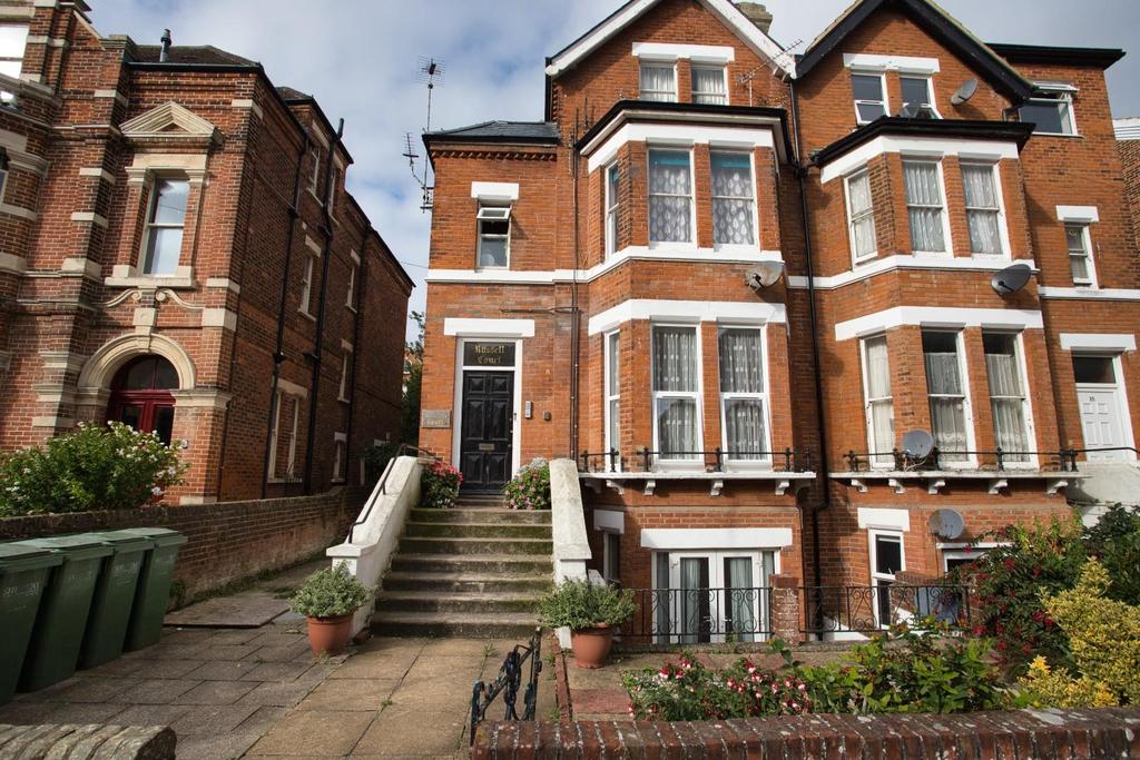 Christ Church Road, Folkestone 1 bed flat £160,000
