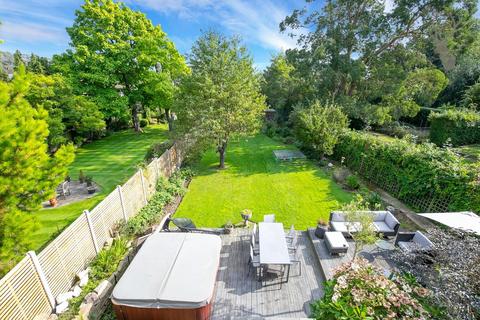 7a Piercing Hill, Theydon Bois, Epping, CM16 7JN