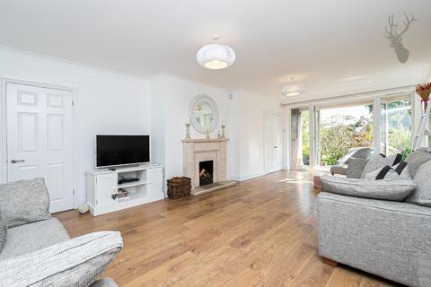 7a Piercing Hill, Theydon Bois, Epping, CM16 7JN