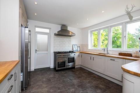 7a Piercing Hill, Theydon Bois, Epping, CM16 7JN