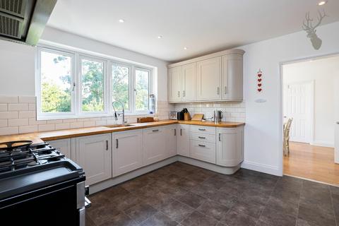 7a Piercing Hill, Theydon Bois, Epping, CM16 7JN