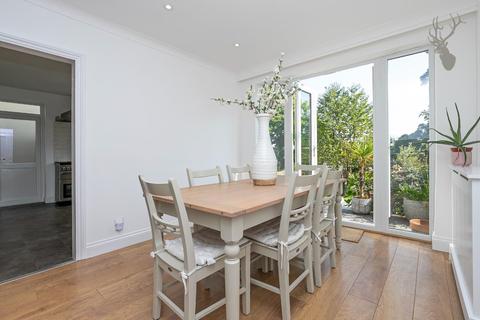 7a Piercing Hill, Theydon Bois, Epping, CM16 7JN