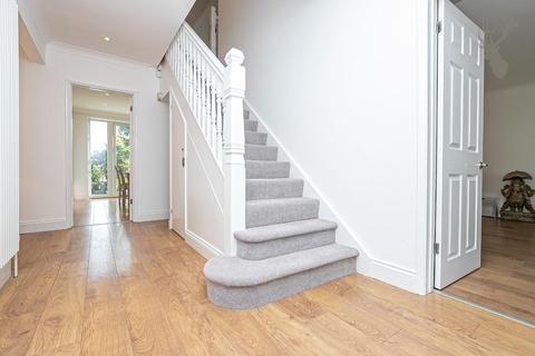 7a Piercing Hill, Theydon Bois, Epping, CM16 7JN