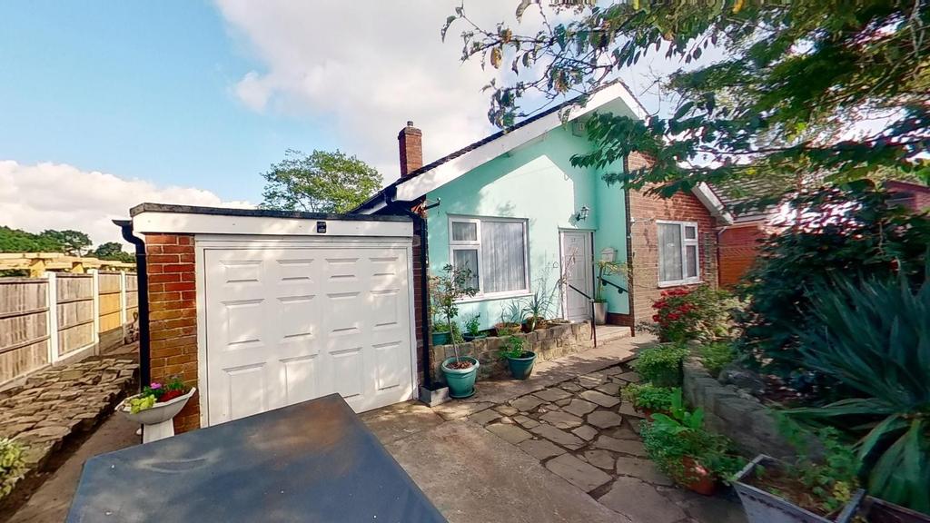 Cumberland Avenue, Leyland 3 bed detached bungalow £229,950