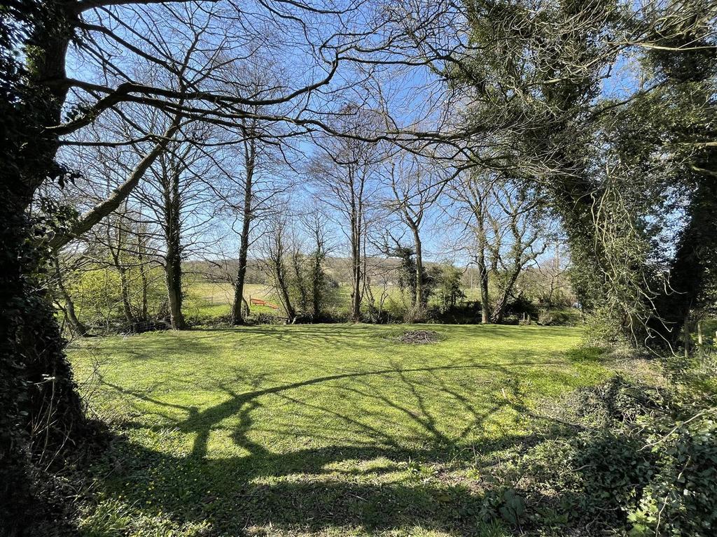 Birkin Lane, Wingerworth, Chesterfield 3 bed property with land £160,000