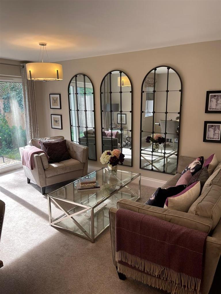 John Brooks Avenue, Smethwick 3 bed detached house £1,300 pcm (£300 pw)