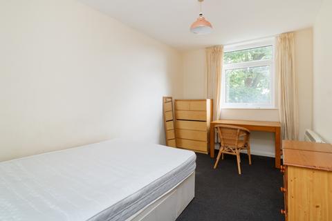 2 bedroom apartment for sale - Halstead Close, Canterbury
