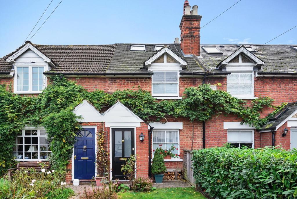 New Road, Weybridge, KT13 3 bed terraced house £775,000