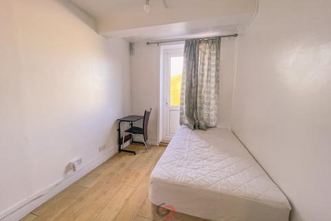 Studio to rent, Kember Street, Islington, London, London  N1