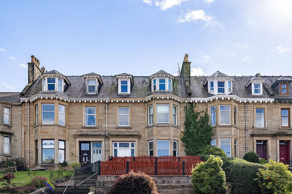 Craig Ian, 6 Weensland Road, Hawick... 5 bed terraced house £230,000