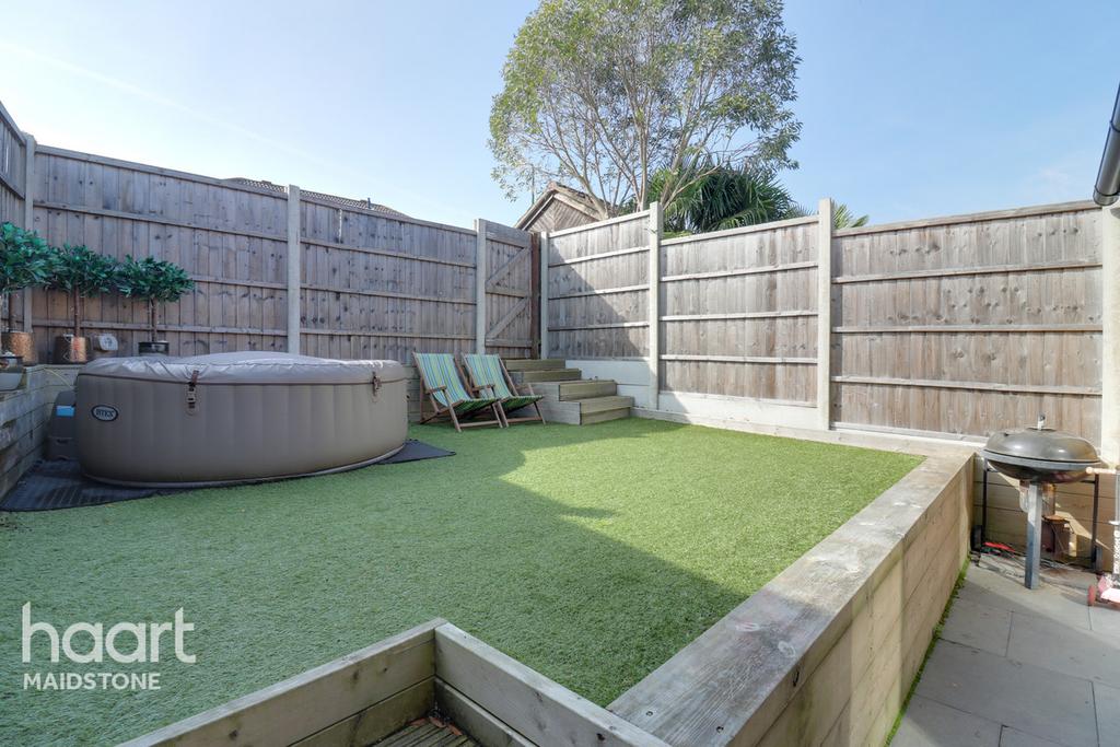 Murrain Drive, Maidstone 3 bed semidetached house £350,000