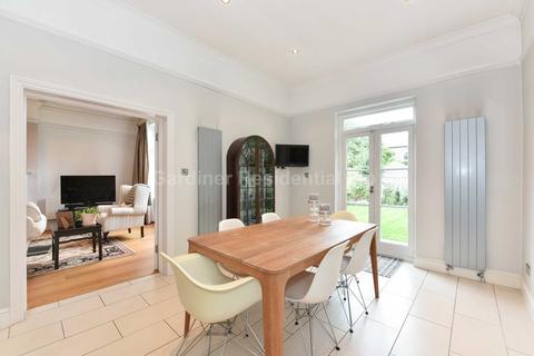 25 Hale Gardens, London, W3 9SG